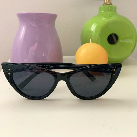 Francesca's Black Sunglasses - Picture 1 of 3